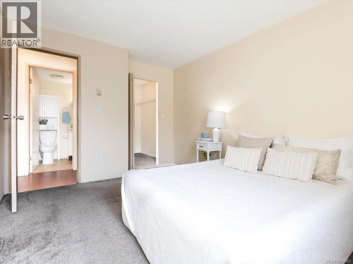 #201 1050 Braidwood Rd - 36