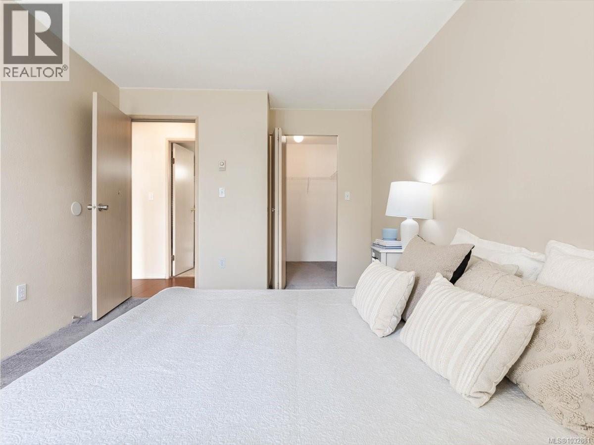 #201 1050 Braidwood Rd - 38