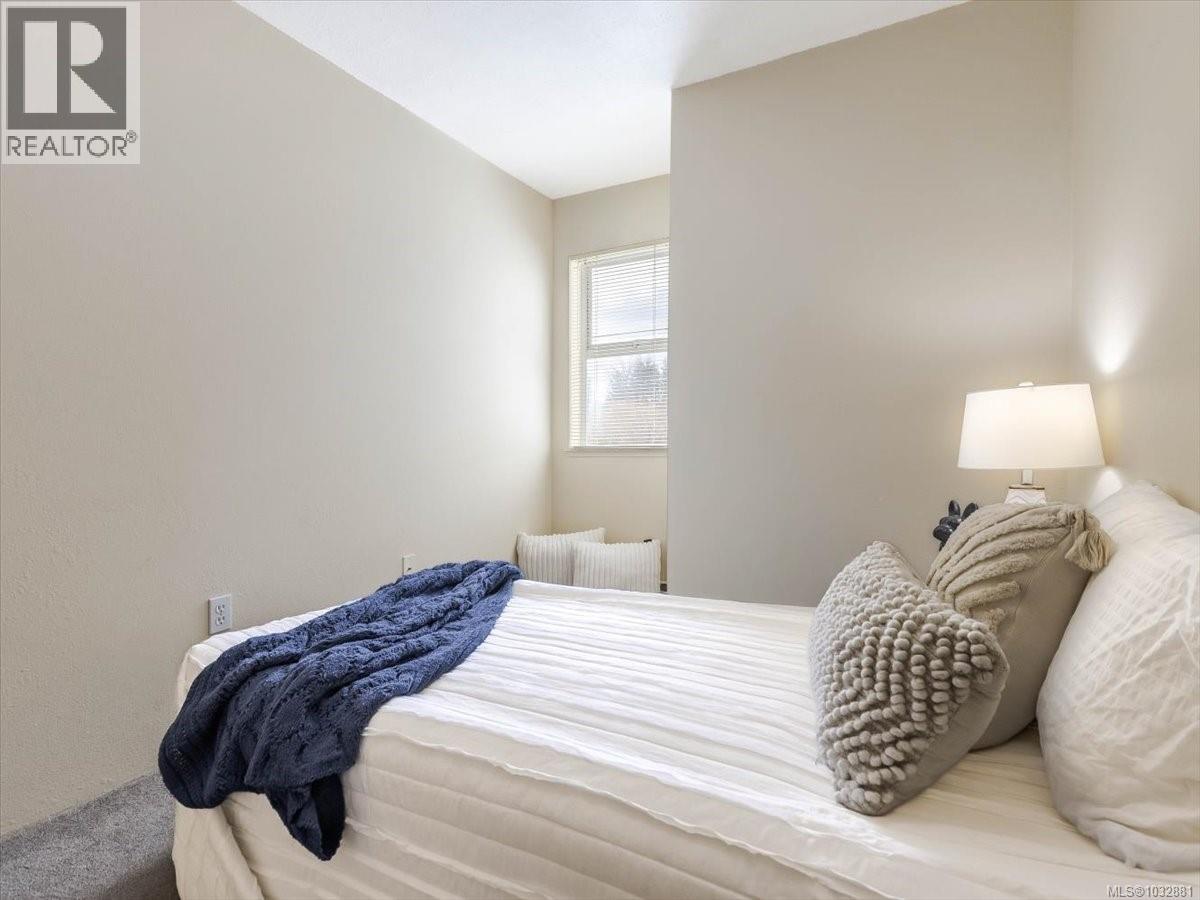 #201 1050 Braidwood Rd - 43