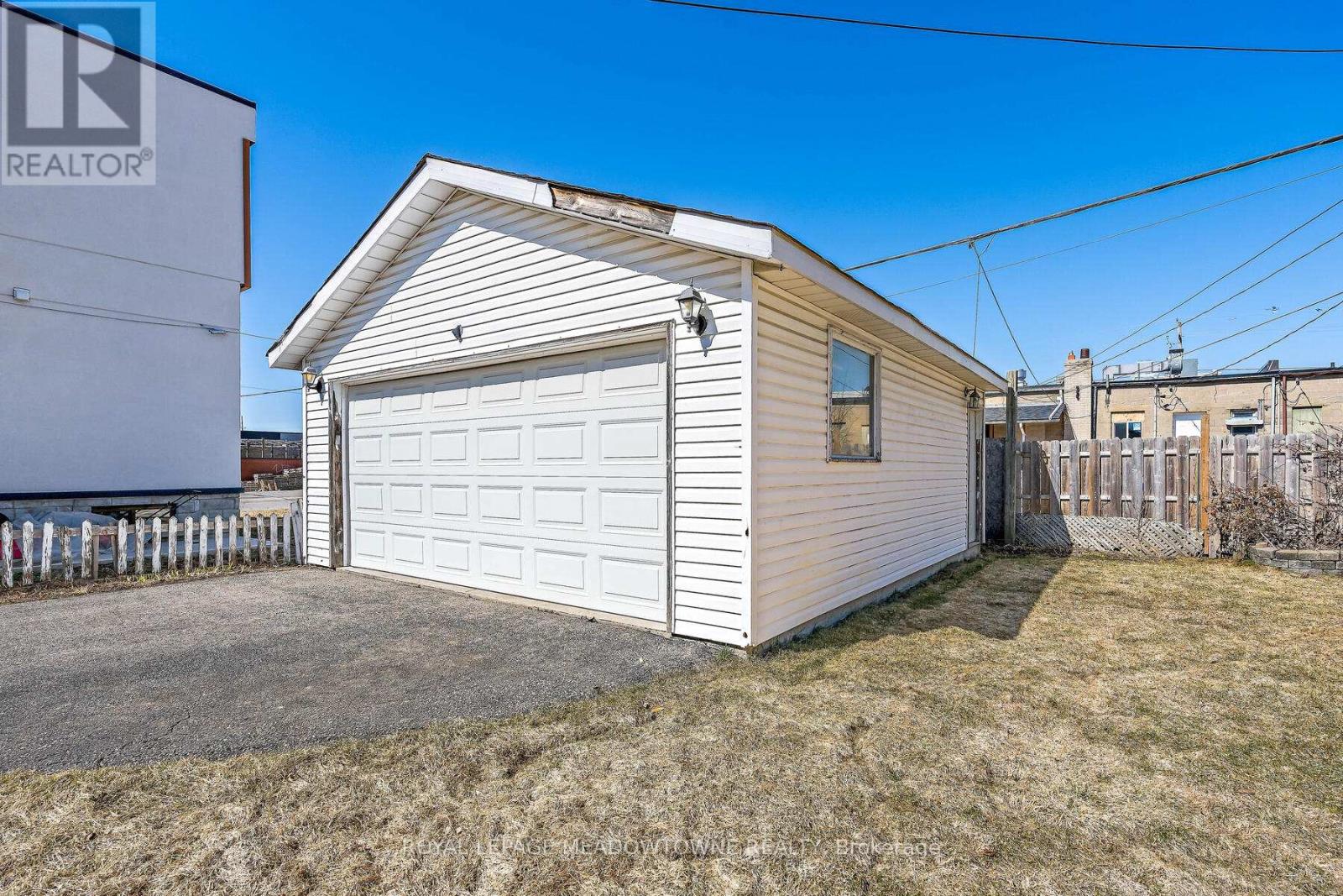 37 PRINCE CHARLES DRIVE - 29