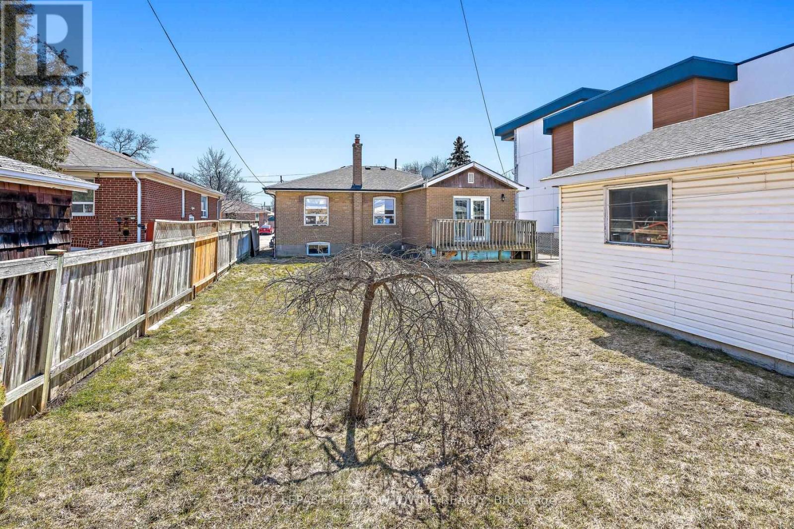 37 PRINCE CHARLES DRIVE - 30
