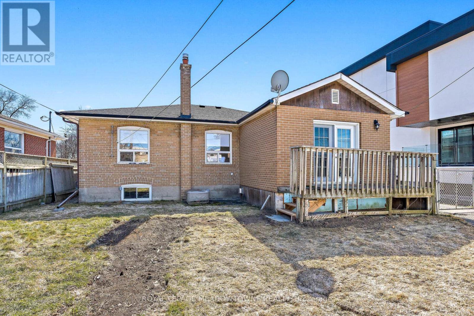 37 PRINCE CHARLES DRIVE - 31