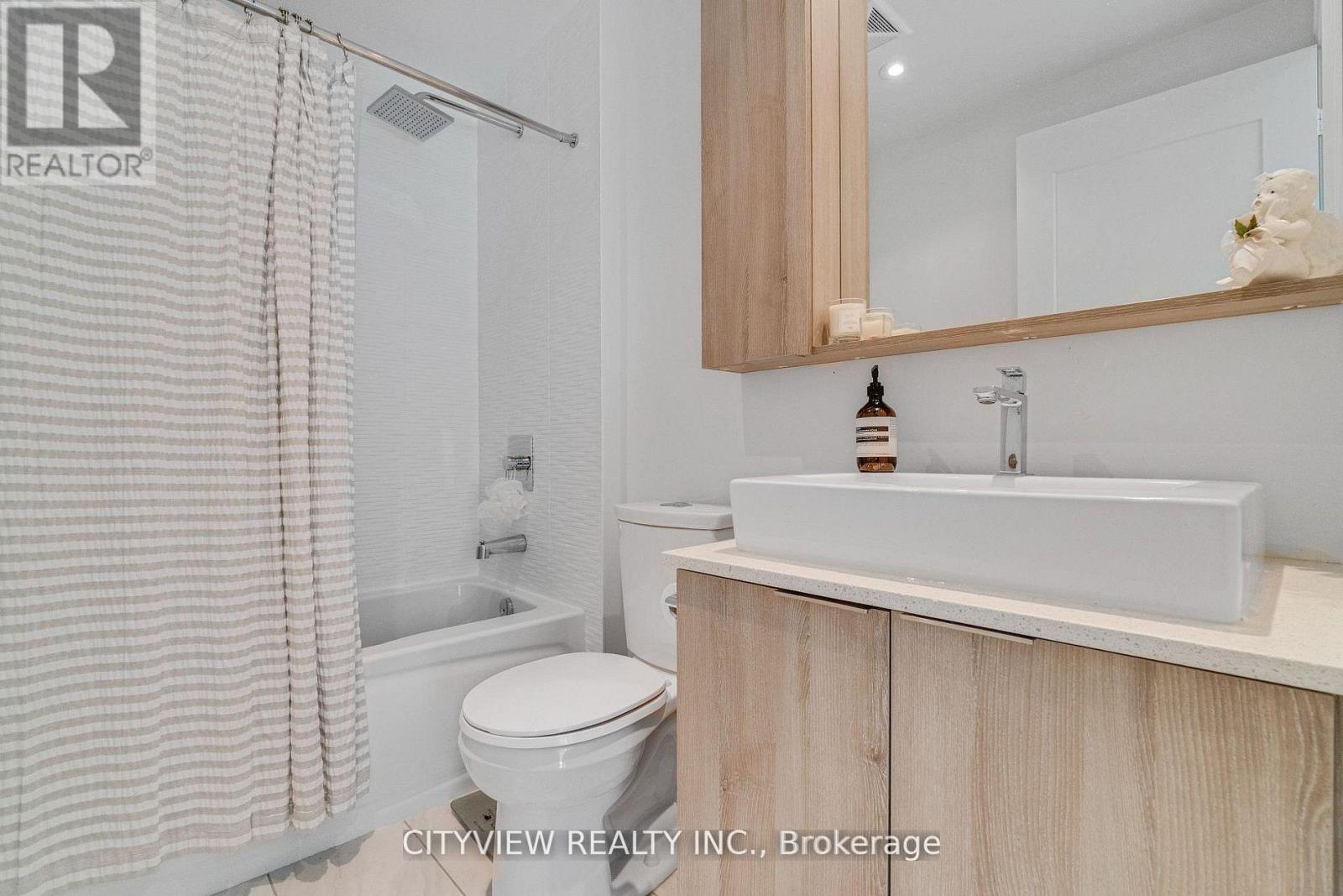 #304 110 MARINE PARADE DRIVE - 23