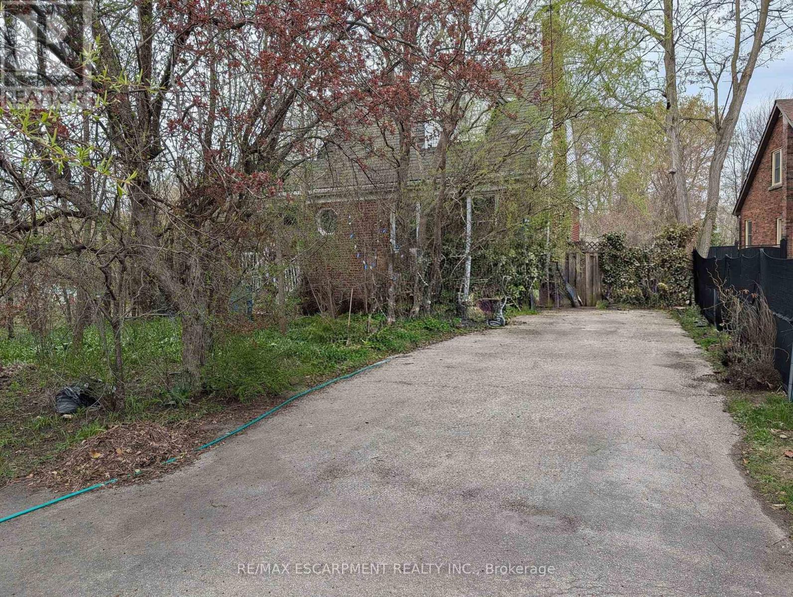 115 KING STREET E - 1