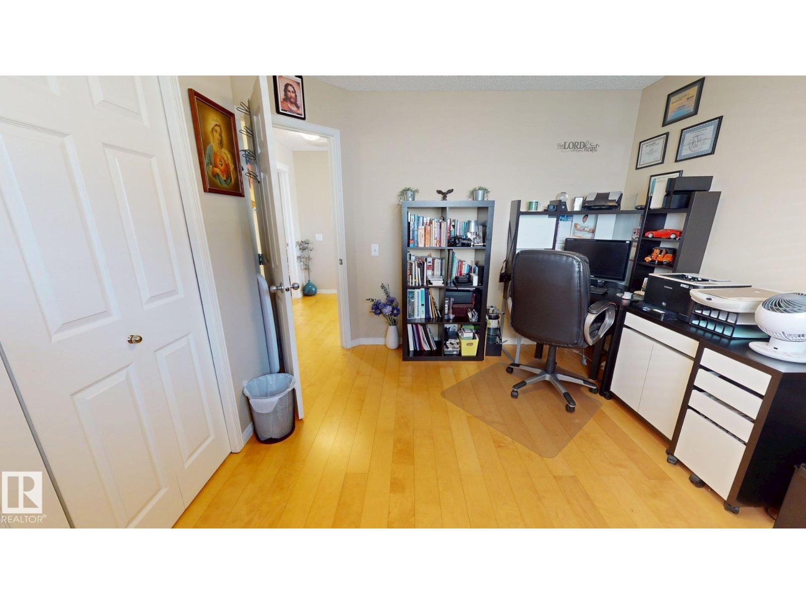 8704 175 AV NW, Edmonton