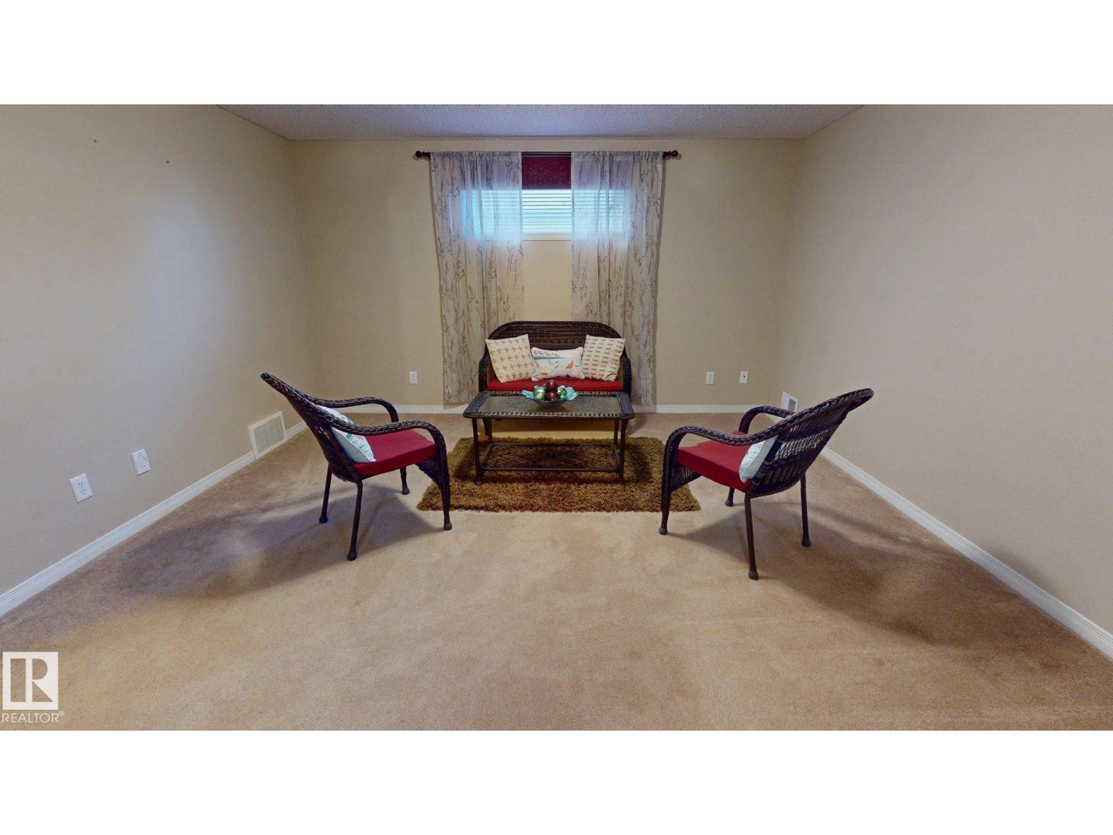 8704 175 AV NW, Edmonton