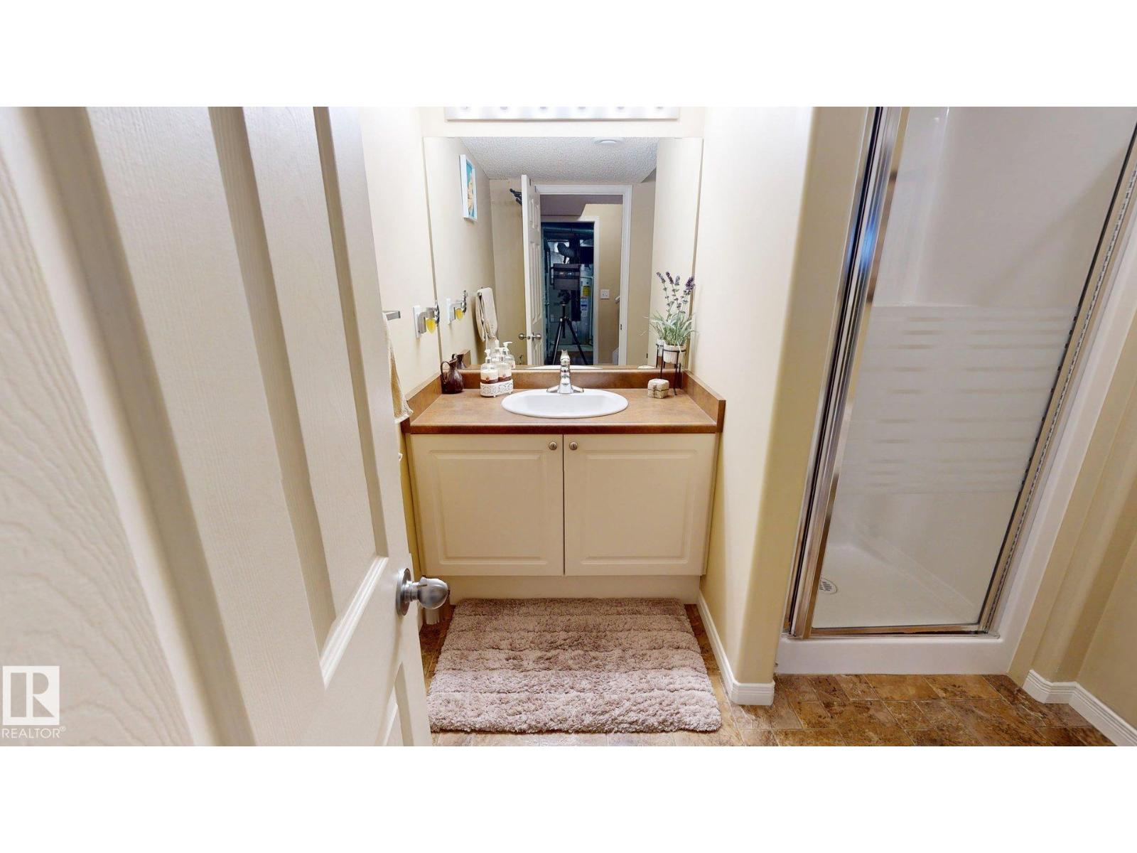 8704 175 AV NW, Edmonton