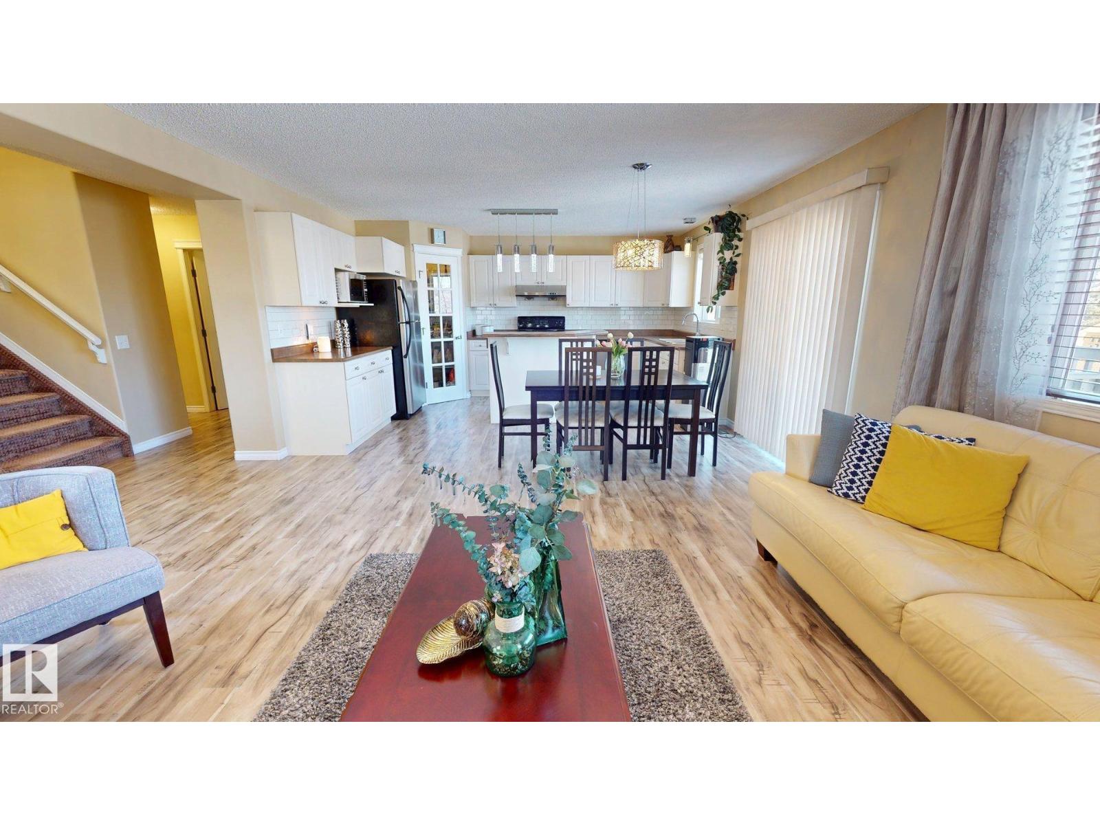 8704 175 AV NW, Edmonton