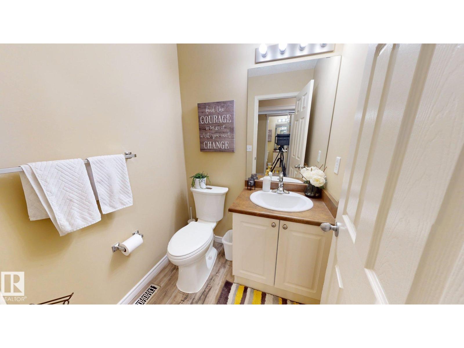 8704 175 AV NW, Edmonton