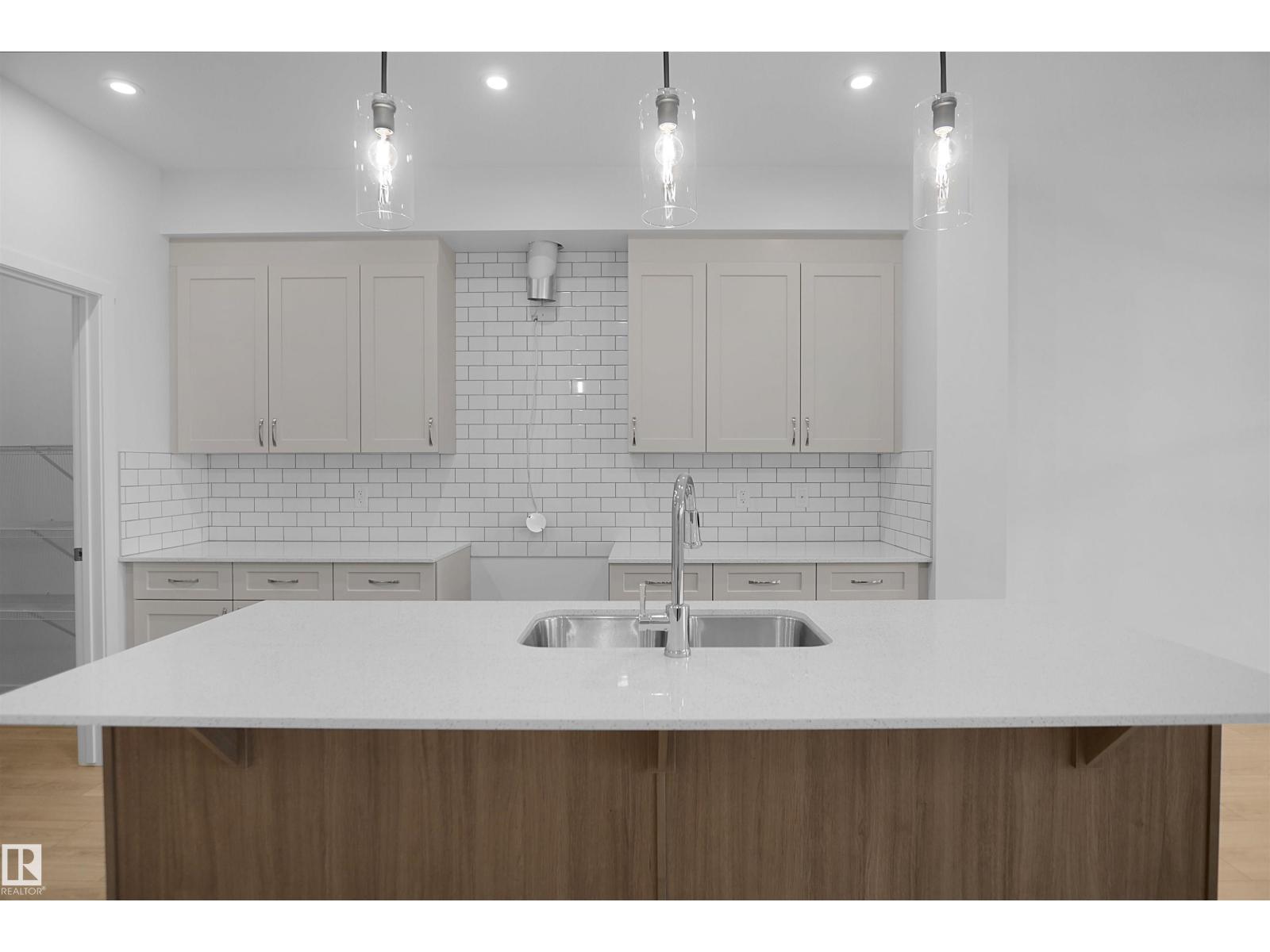 1924 210 ST NW, Edmonton