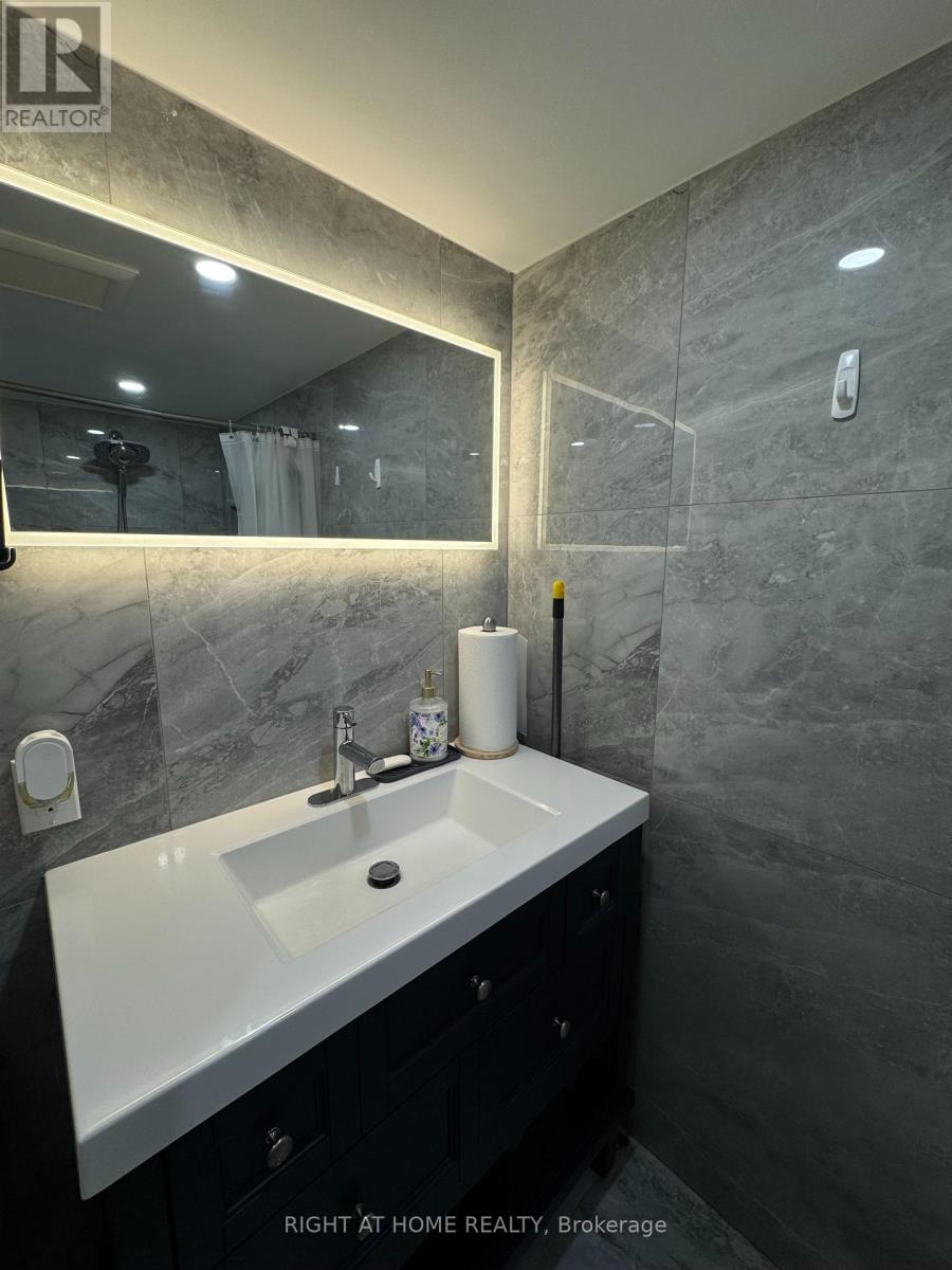 258 LA ROSE AVENUE - 32