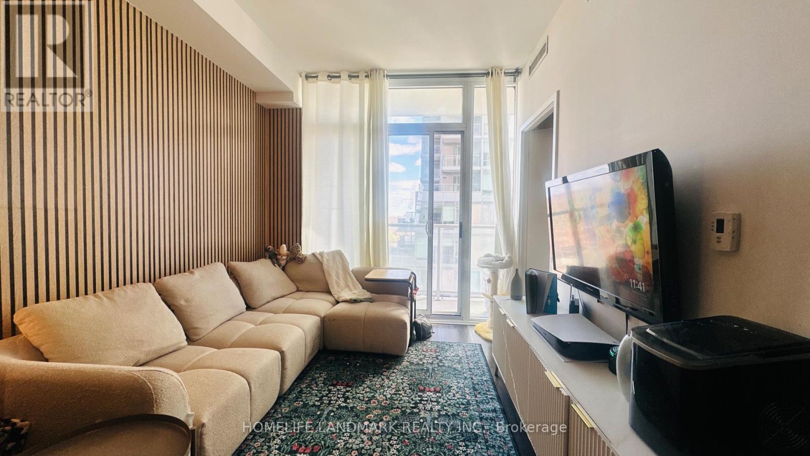 601 - 33 HELENDALE AVENUE