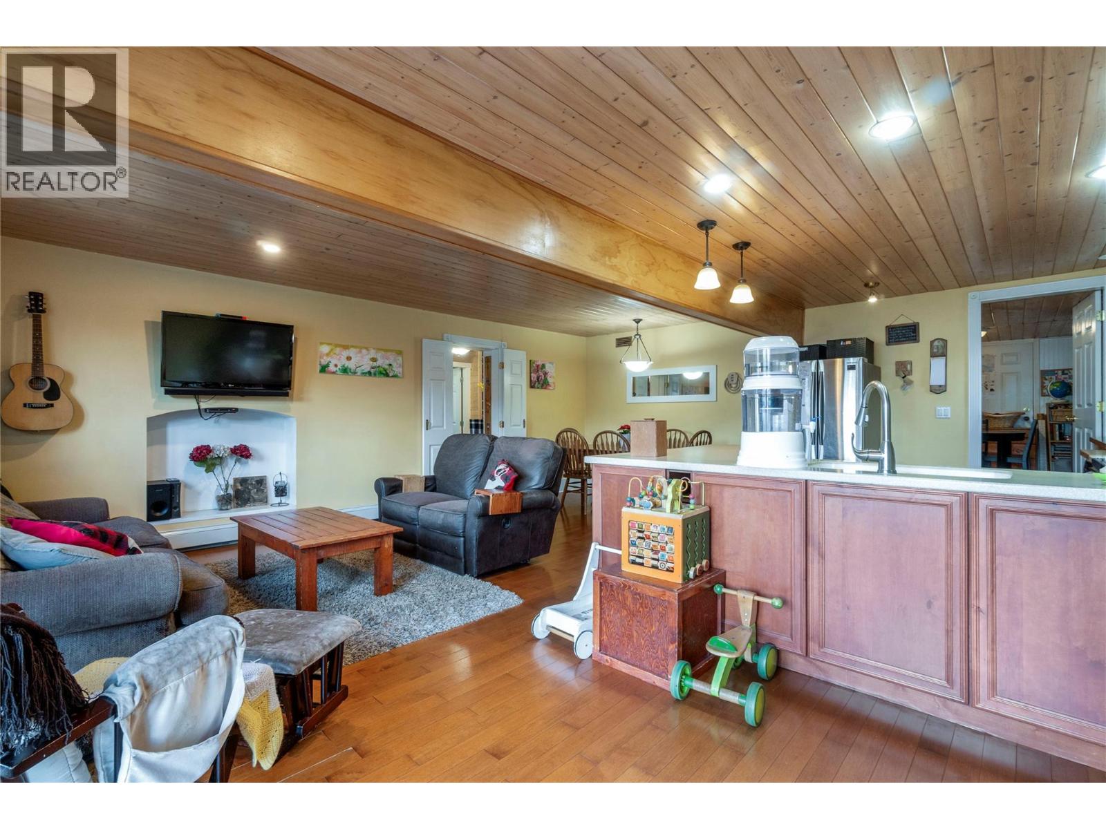  4856 Eagle Bay Road, Eagle Bay