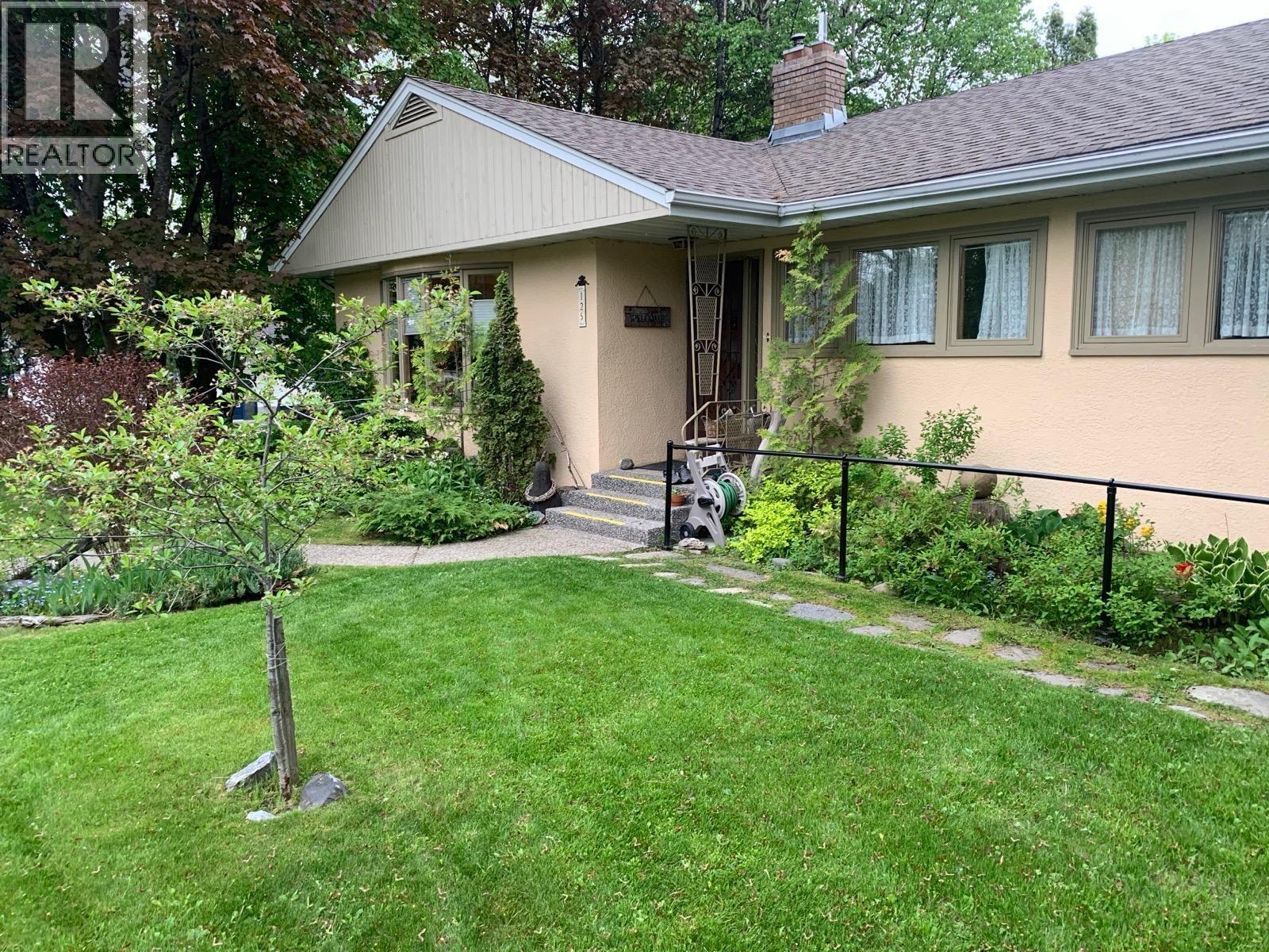 125 15TH AVENUE - 28
