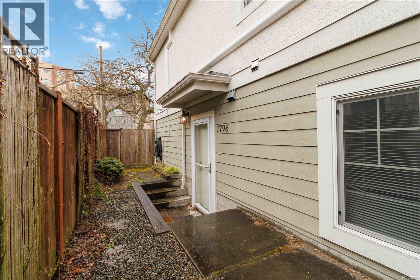 1796 Denman St - 3