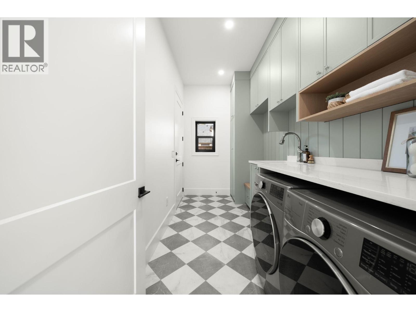 1204 STELLERS JAY Place, Tsawwassen