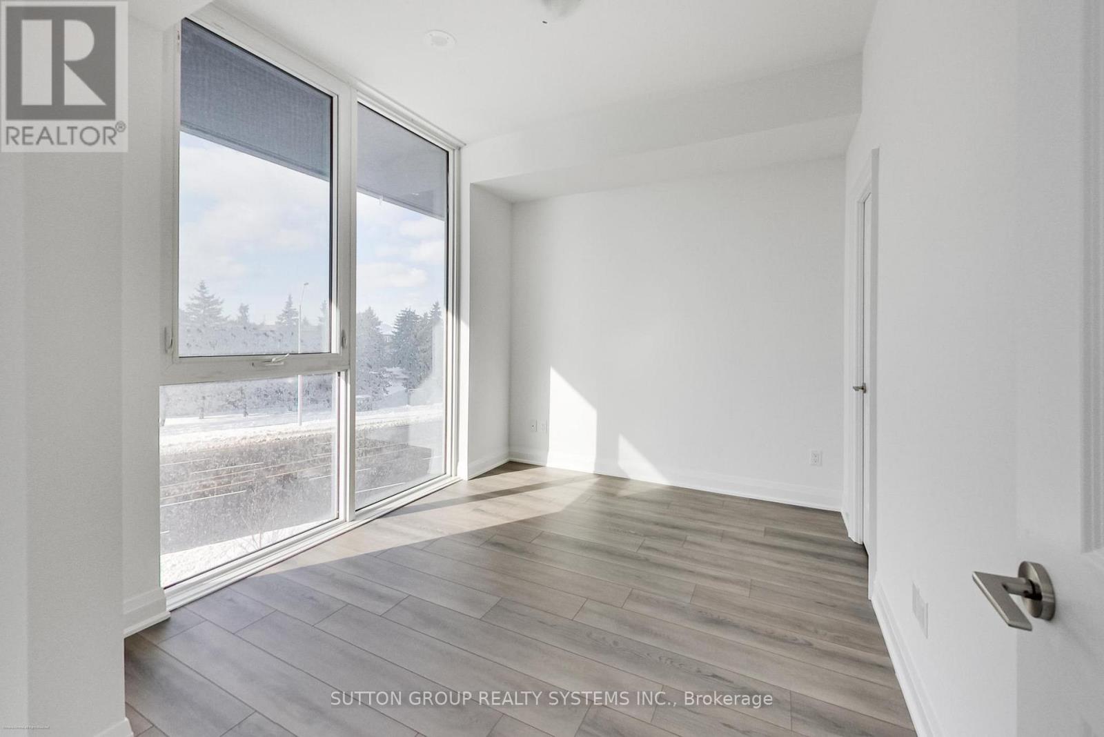 #204 10 GATINEAU DRIVE - 16