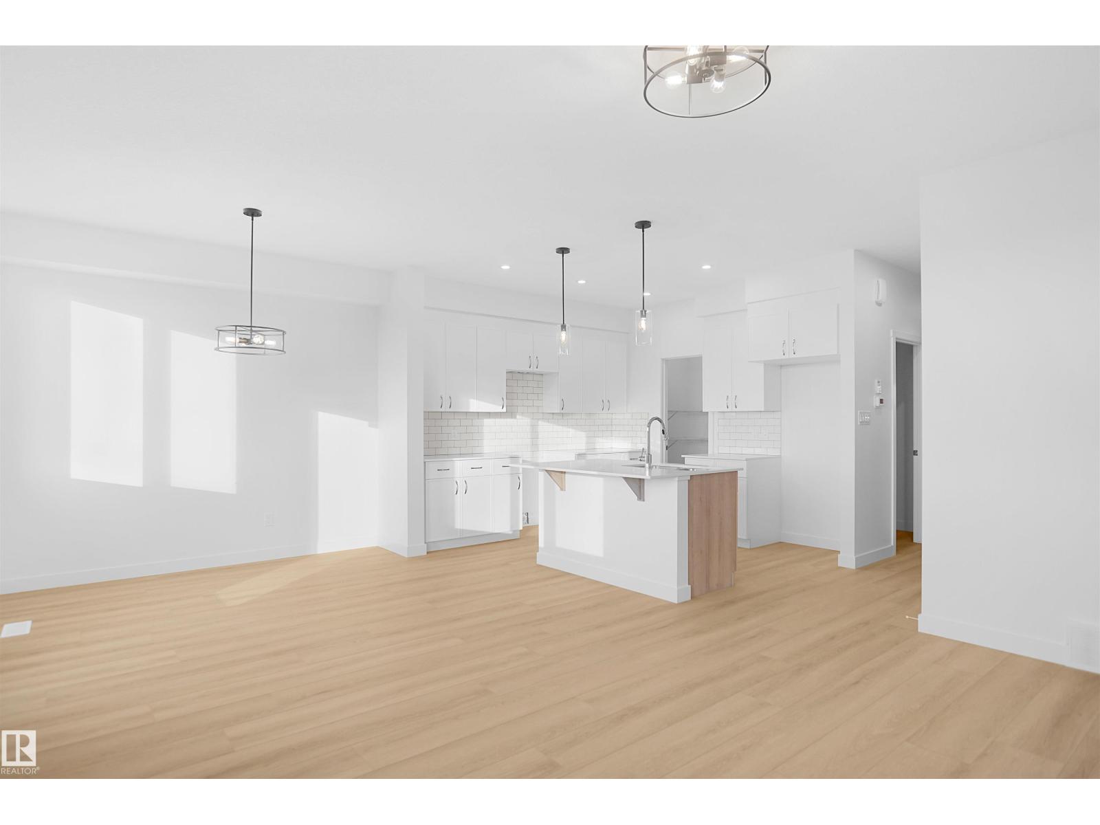 1932 210 ST NW, Edmonton