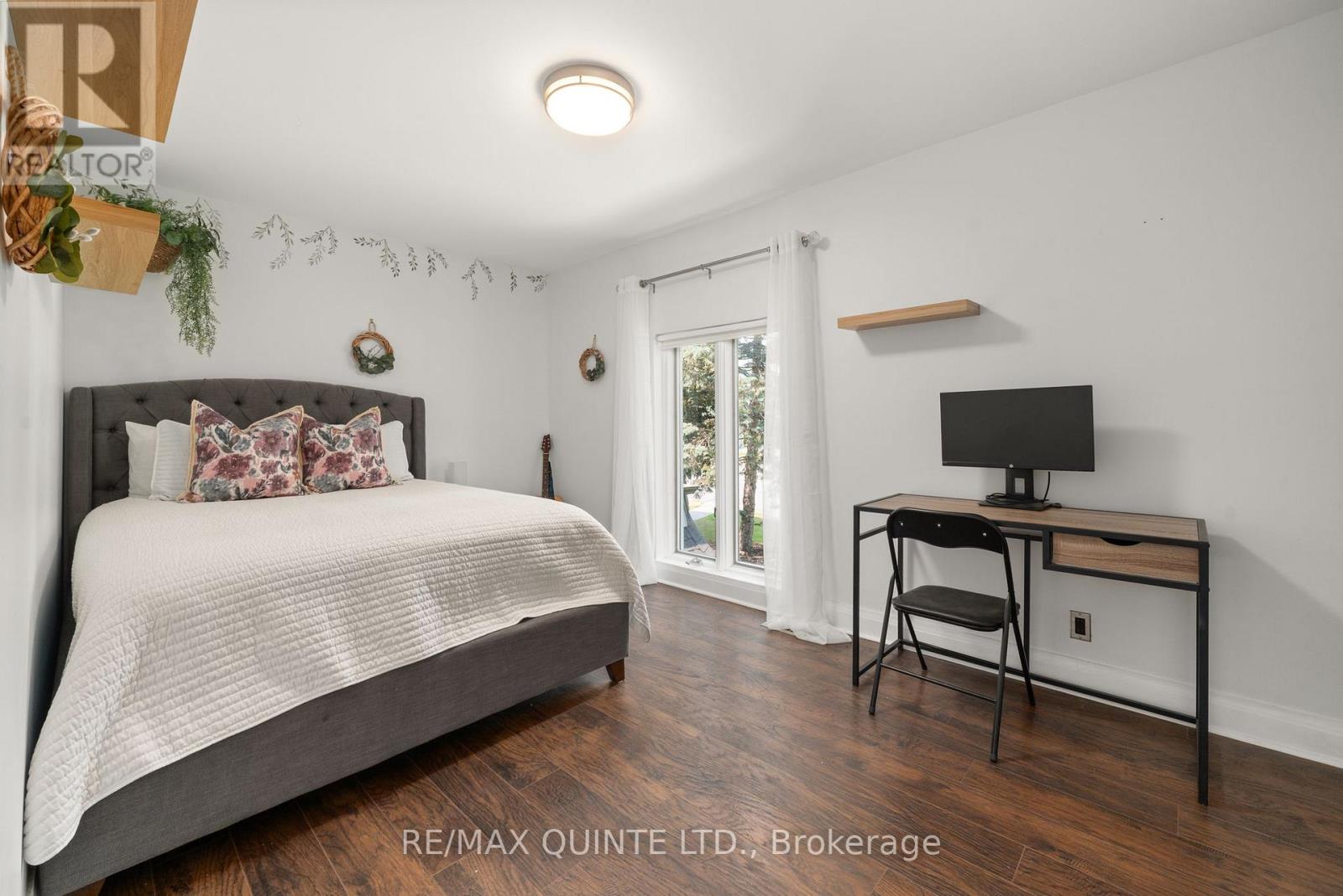 22 FOREST HILL CRESCENT - 29