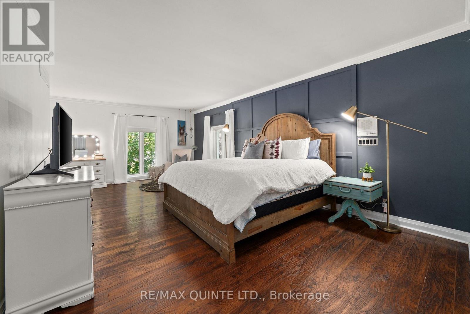 22 FOREST HILL CRESCENT - 23