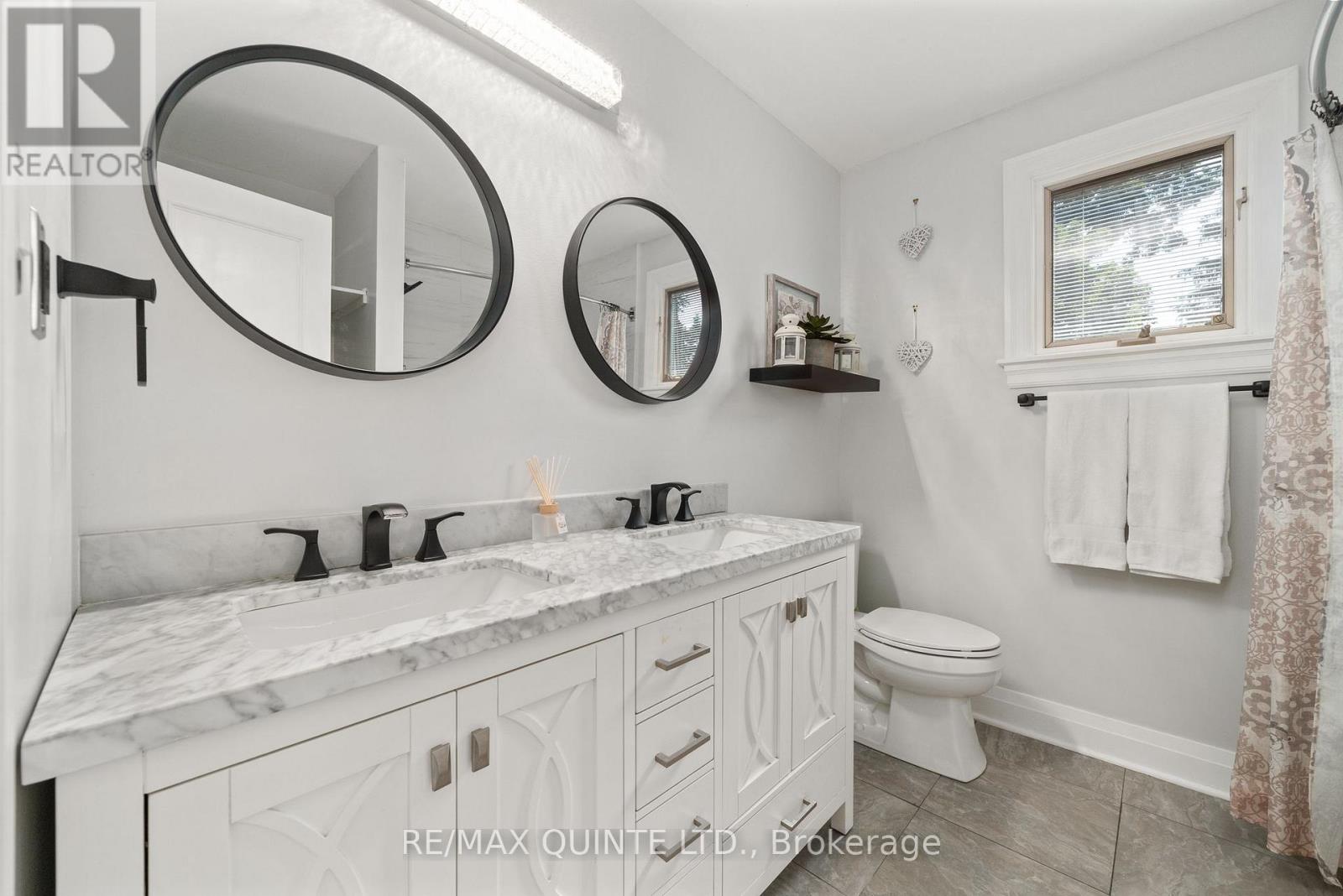 22 FOREST HILL CRESCENT - 33