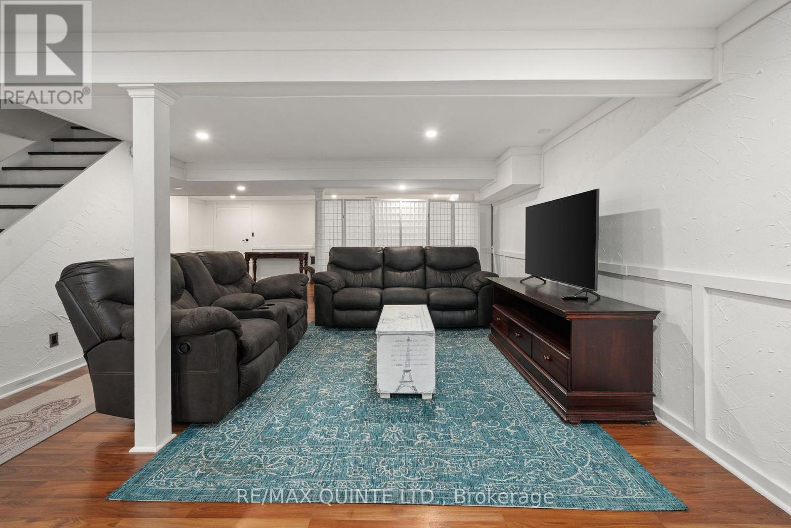 22 FOREST HILL CRESCENT - 36