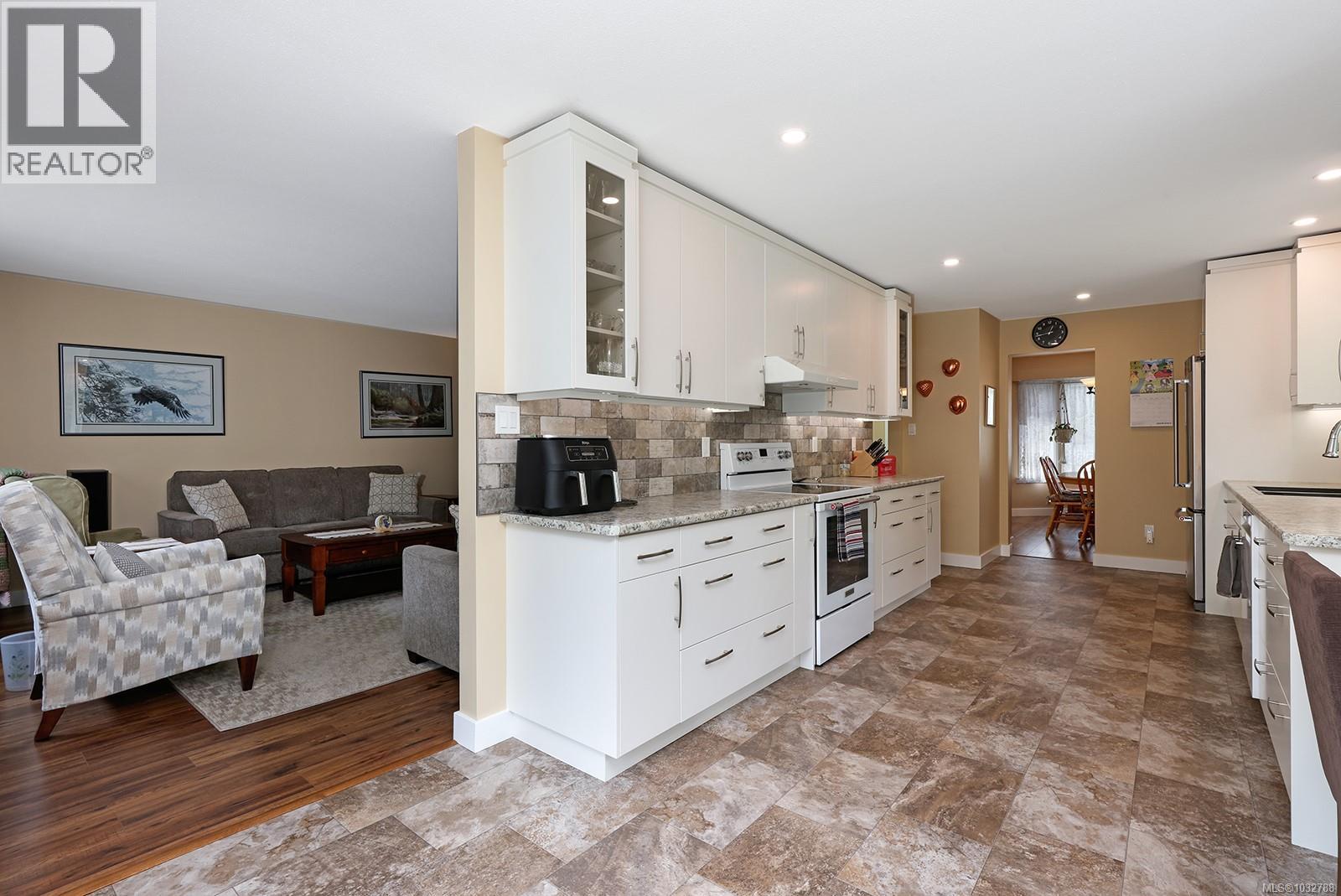 4240 BRIARDALE RD - 9