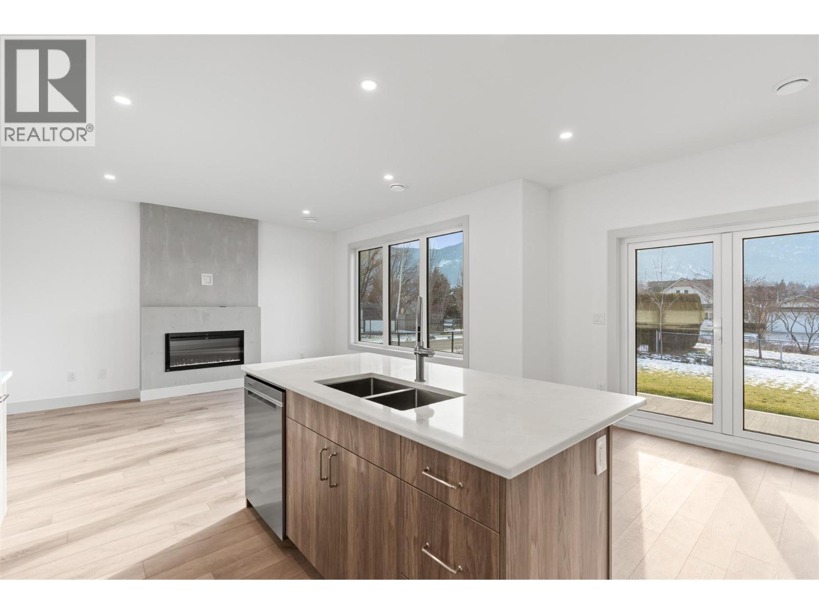#101 2345 Patterson Avenue - 21