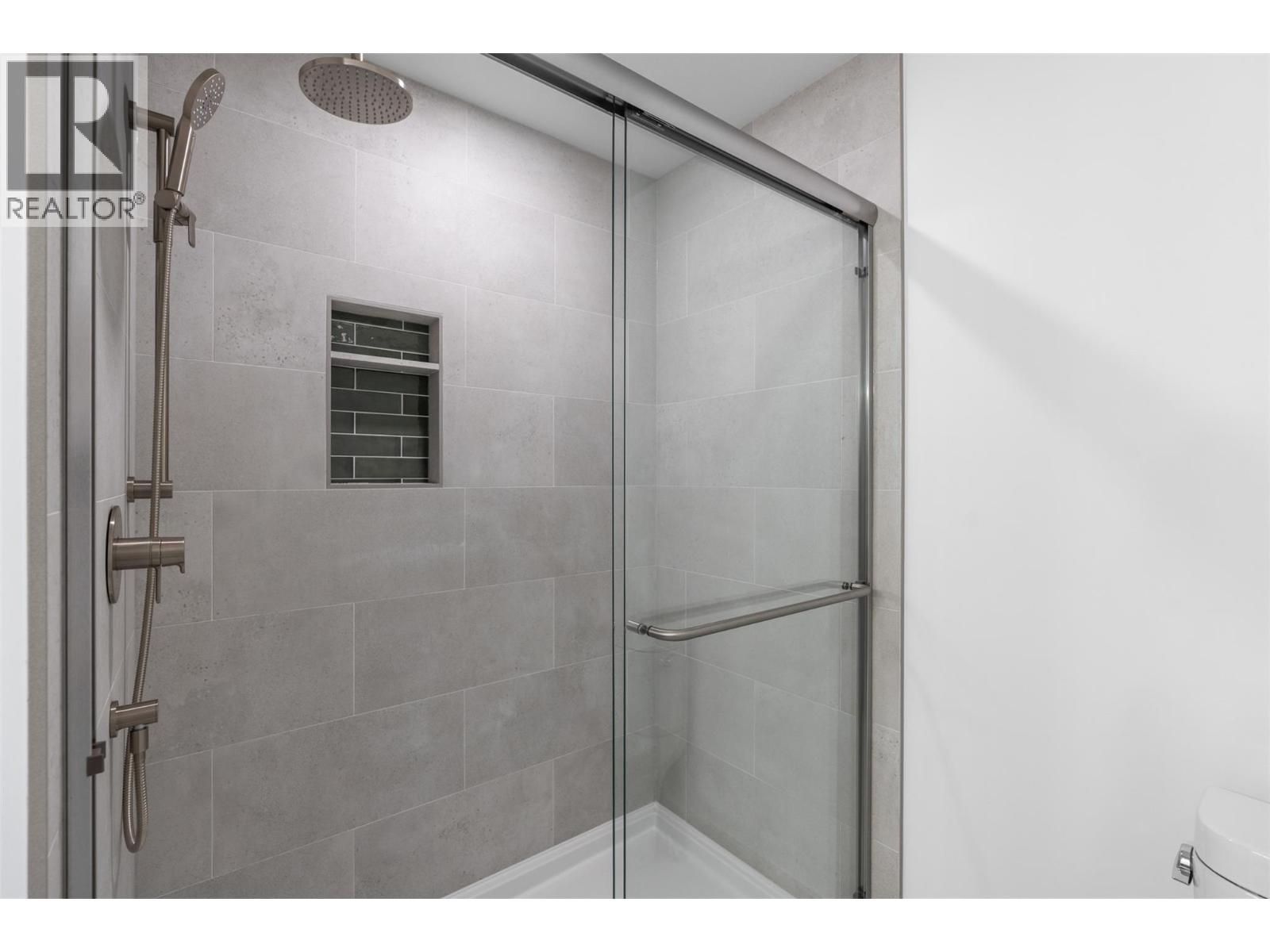 #101 2345 Patterson Avenue - 32