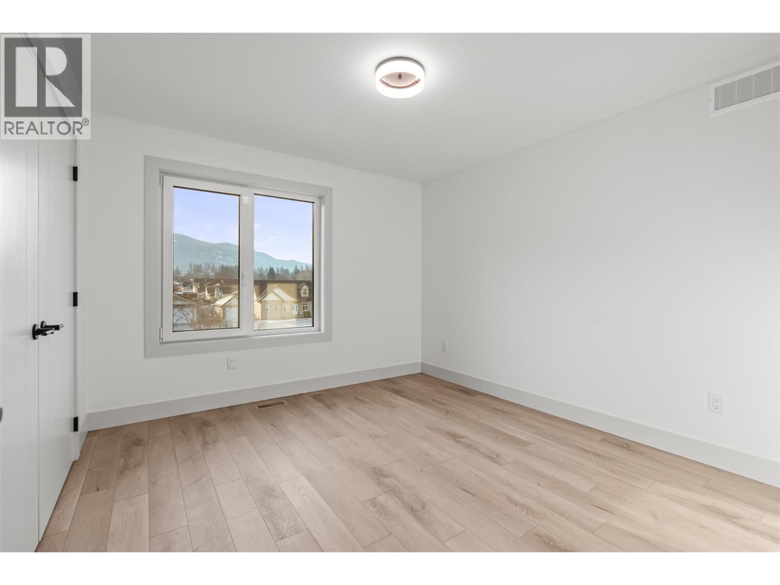 #101 2345 Patterson Avenue - 33