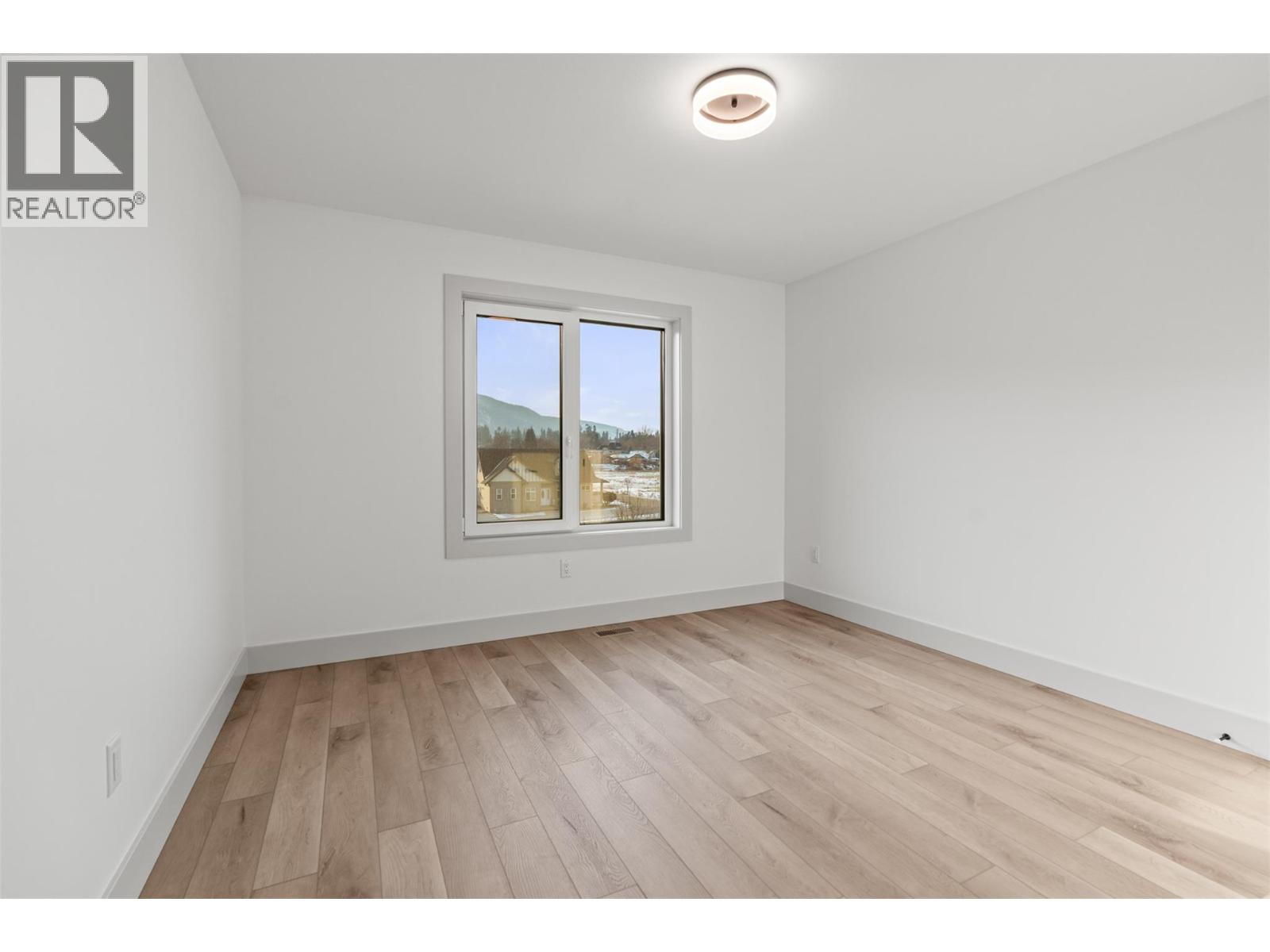 #101 2345 Patterson Avenue - 35