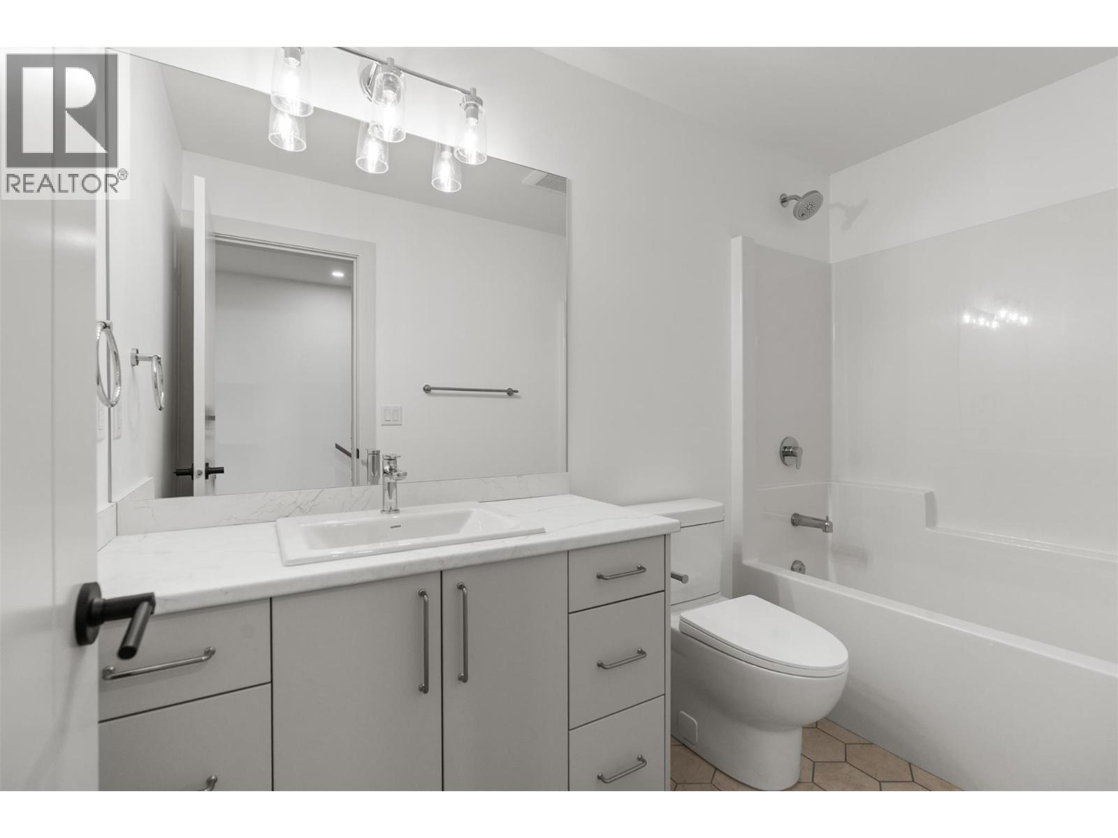 #101 2345 Patterson Avenue - 37