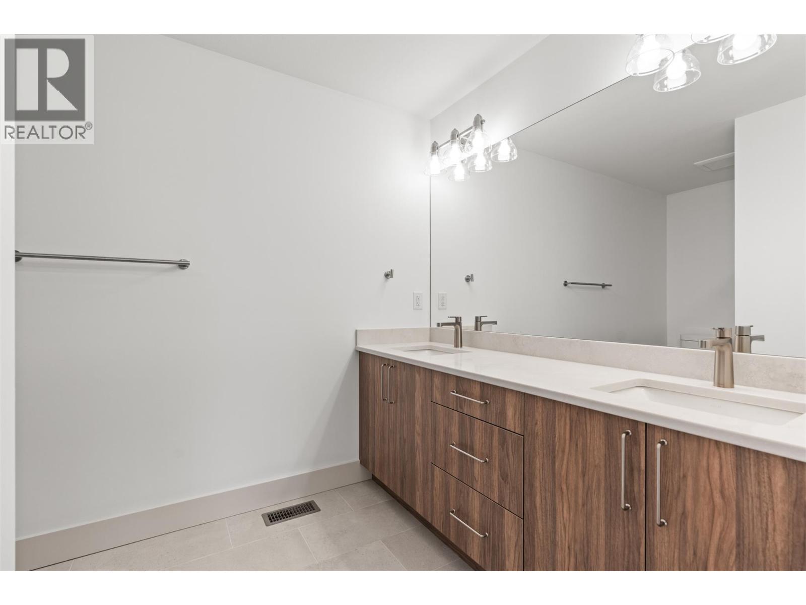 #101 2345 Patterson Avenue - 31