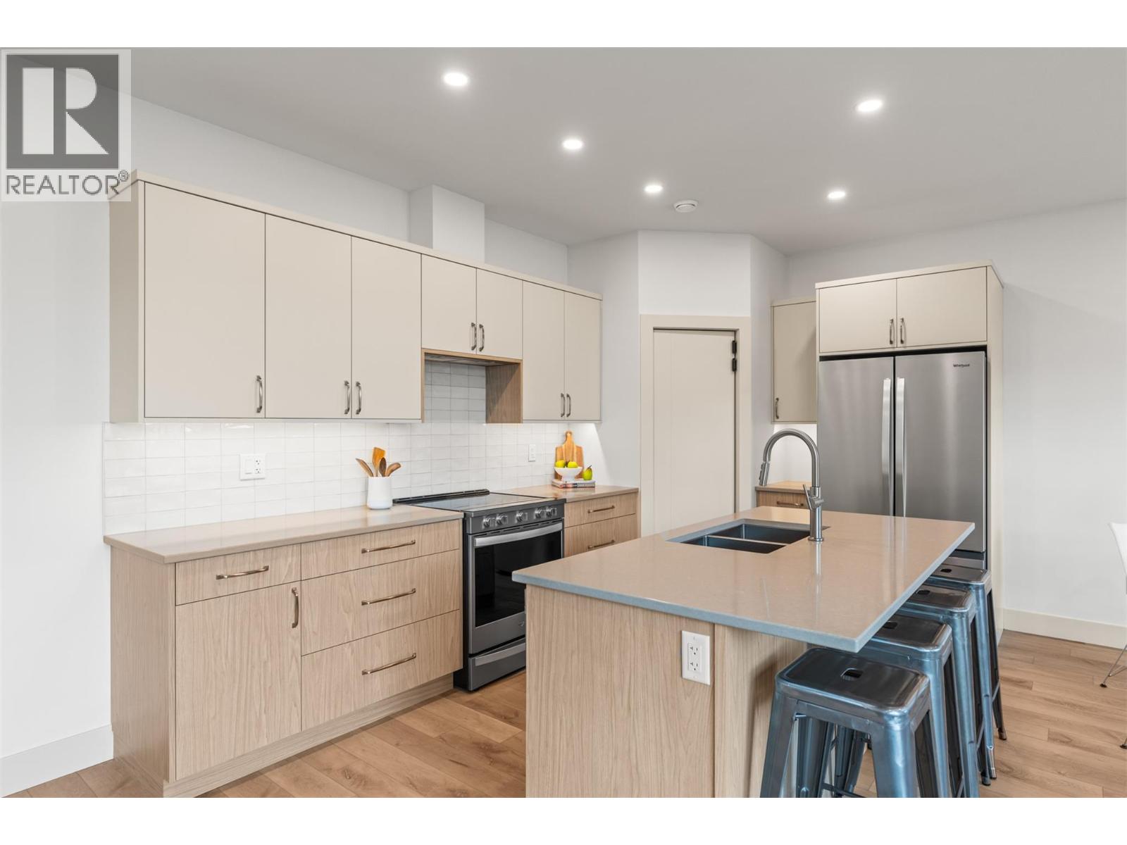 #102 2345 Patterson Avenue - 18