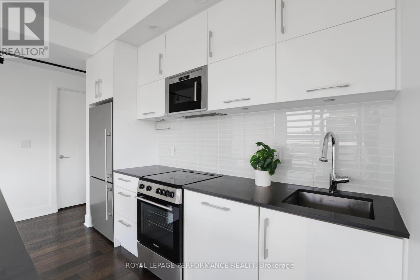 #1603 255 BAY STREET - 16