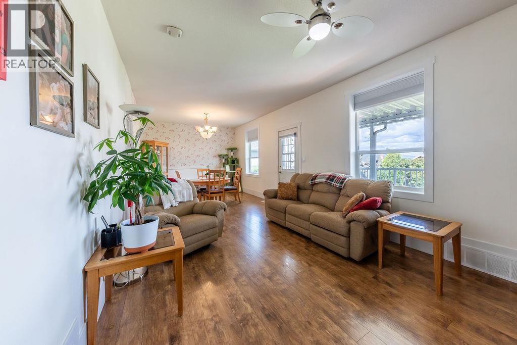 867 COLUMBIA Street - 18