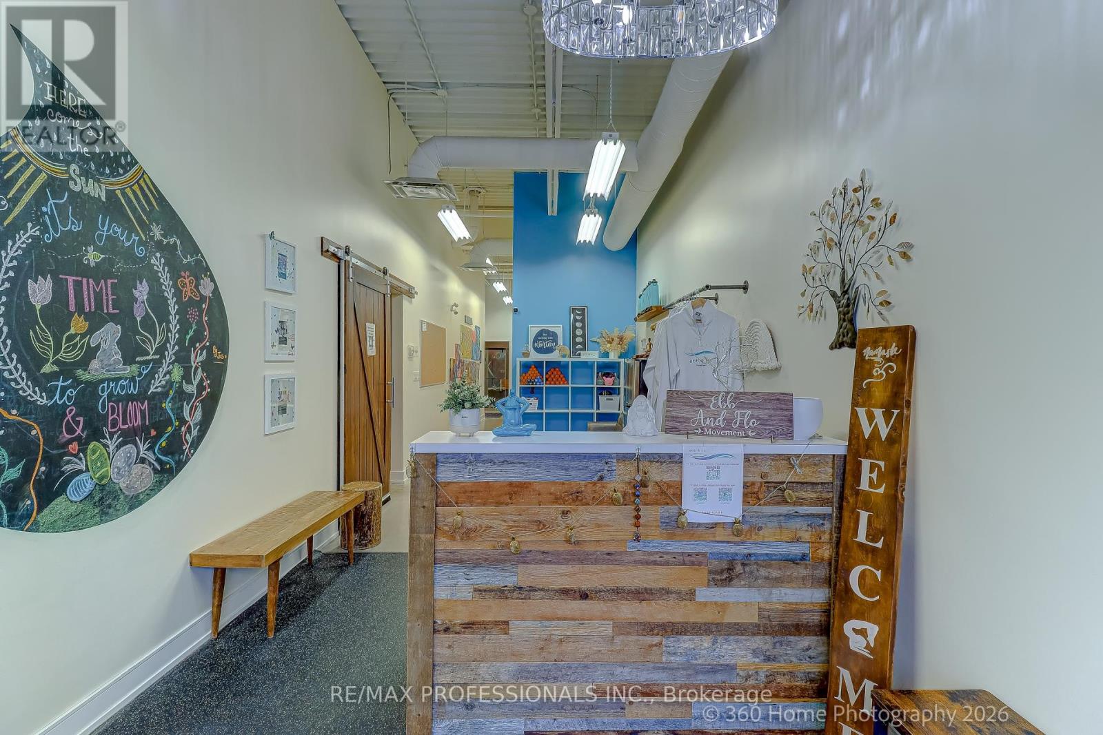 8/9 - 125 HAWKVIEW BOULEVARD