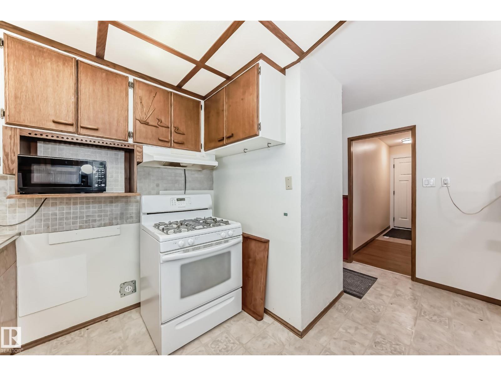 10923 136 AV NW - 9