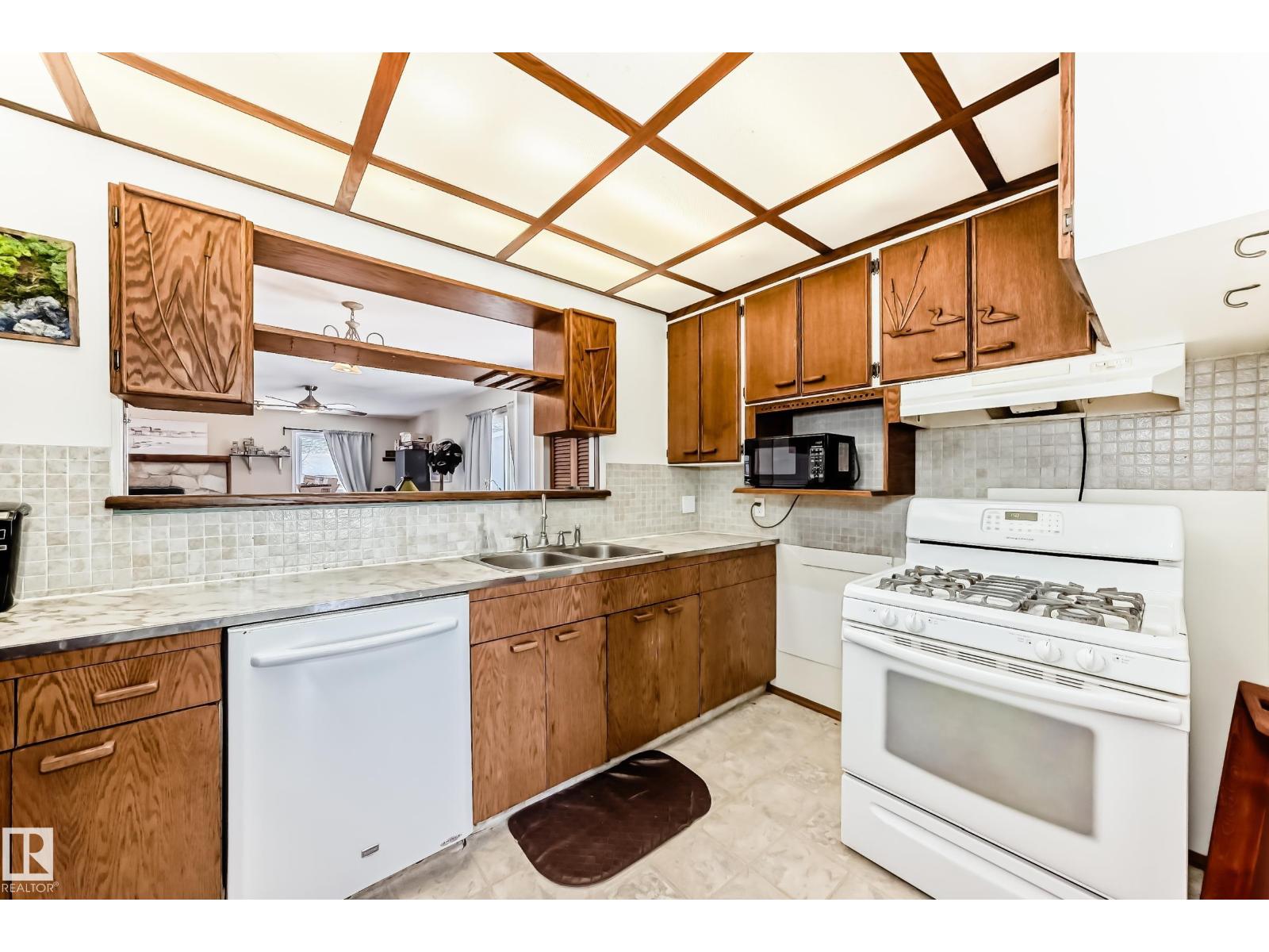 10923 136 AV NW - 10