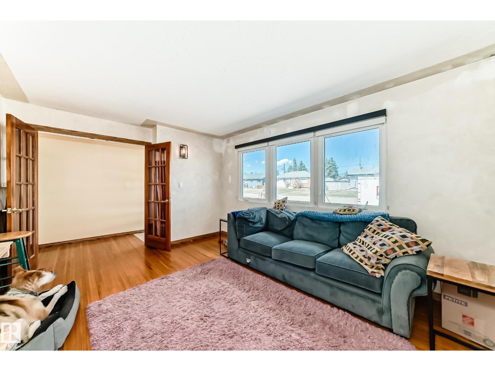 10923 136 AV NW - 12