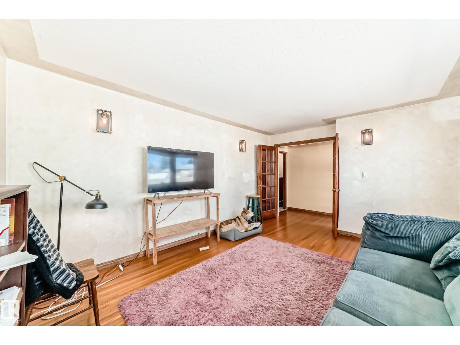 10923 136 AV NW - 13