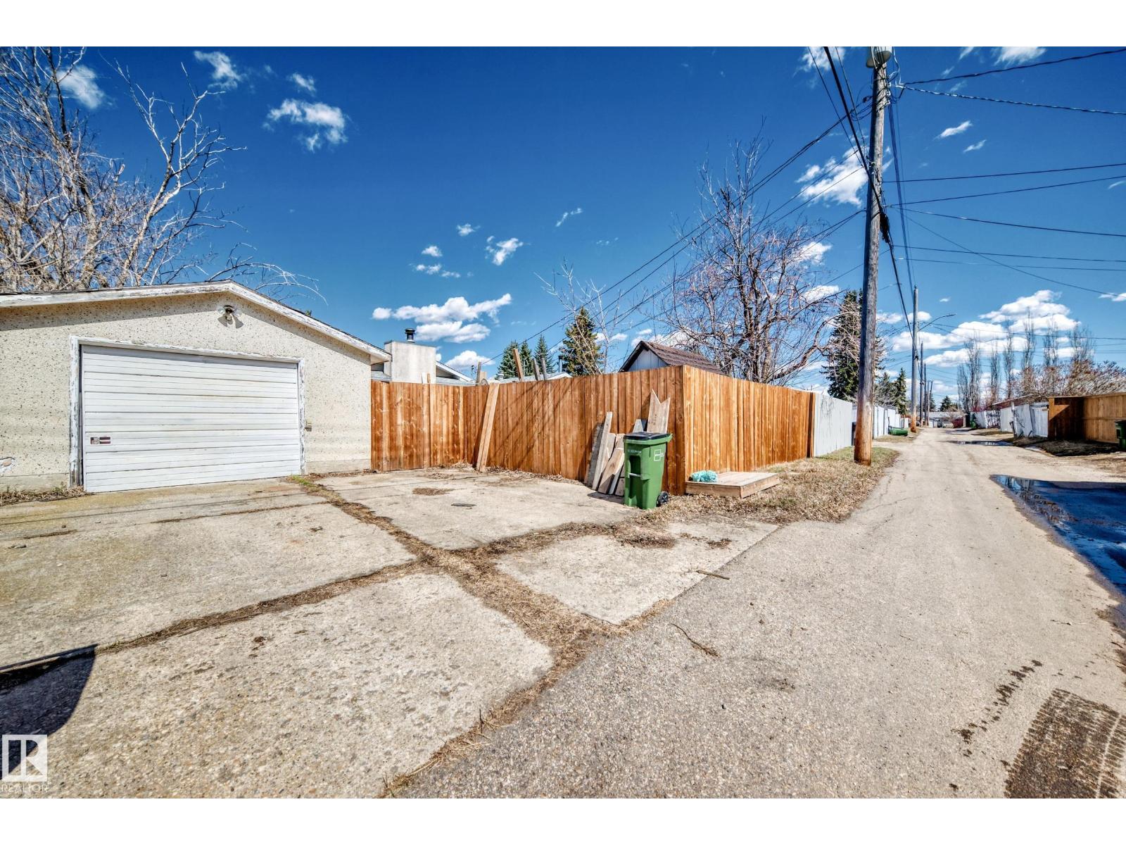 10923 136 AV NW, Edmonton