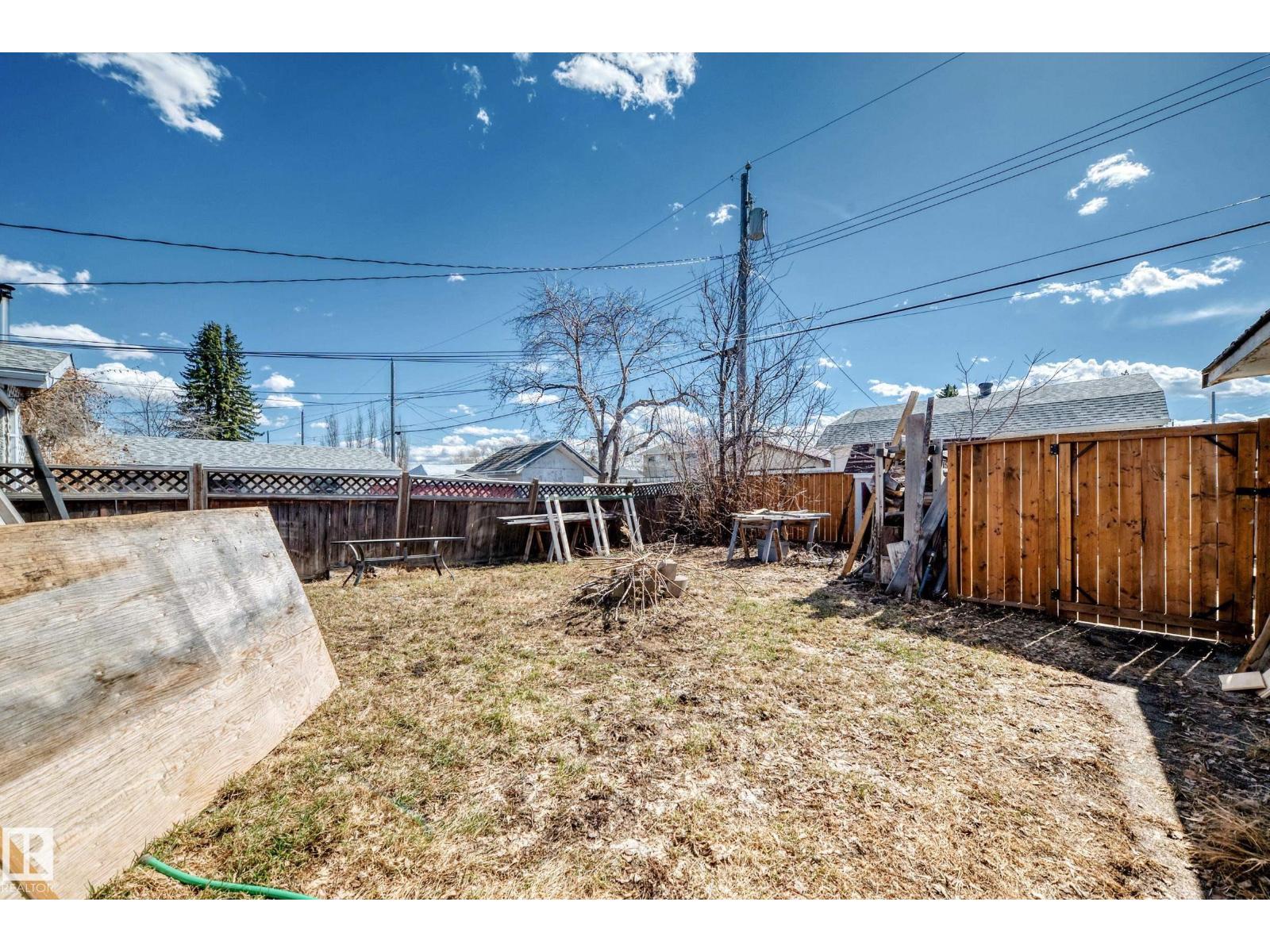 10923 136 AV NW, Edmonton