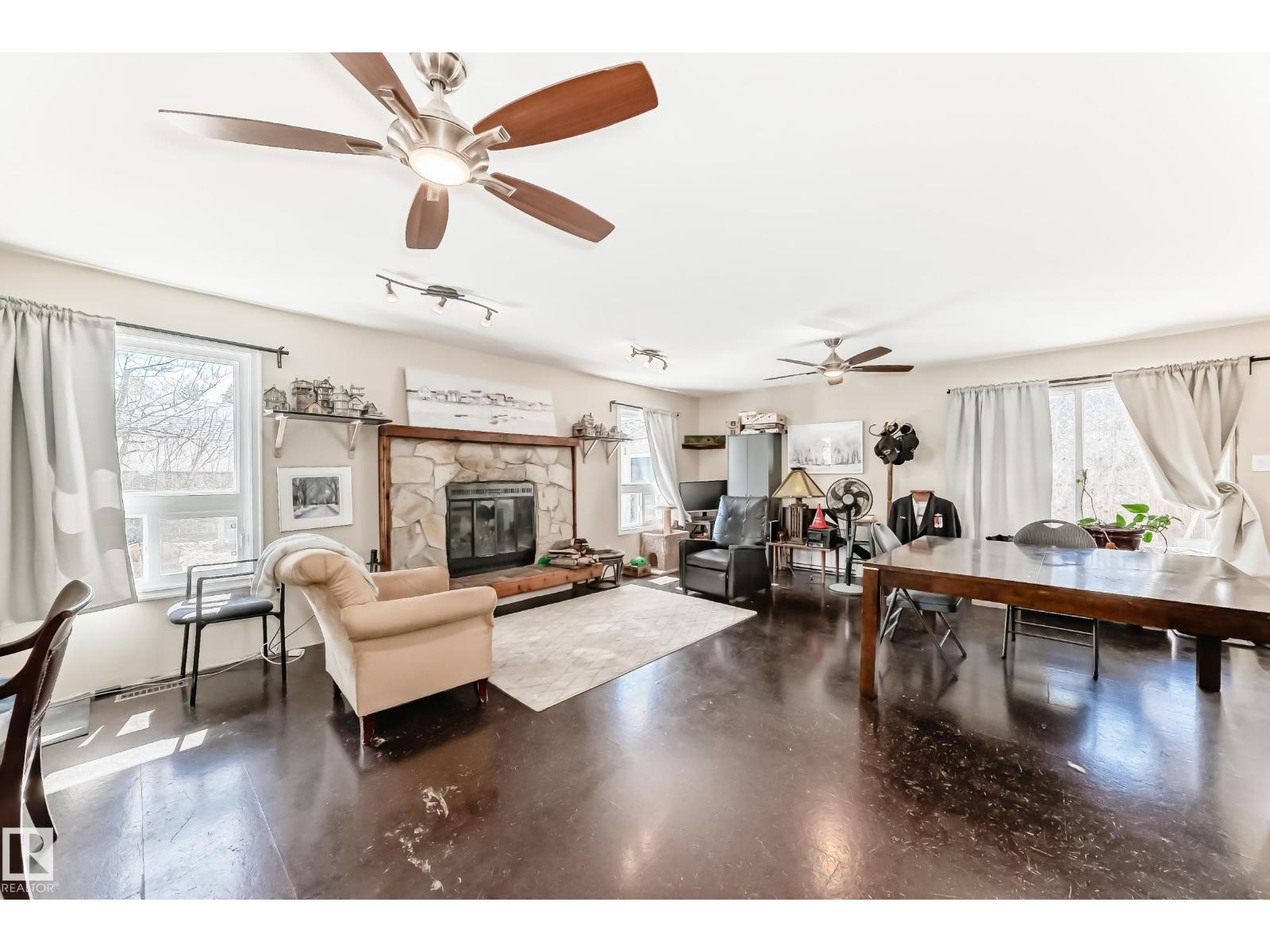 10923 136 AV NW, Edmonton