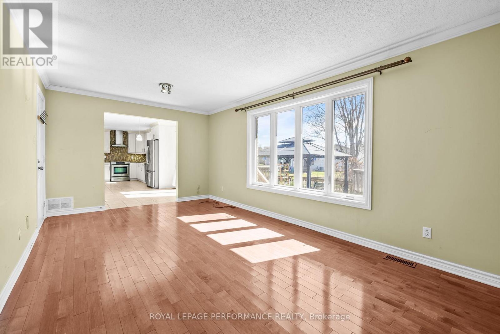 54 LAPOINTE BOULEVARD - 22