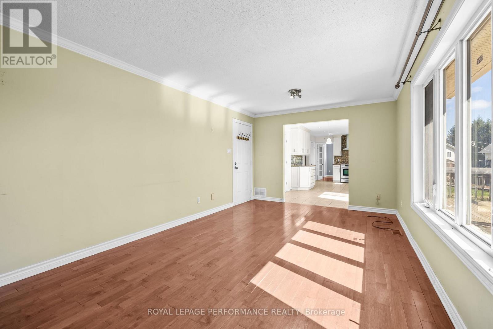 54 LAPOINTE BOULEVARD - 23