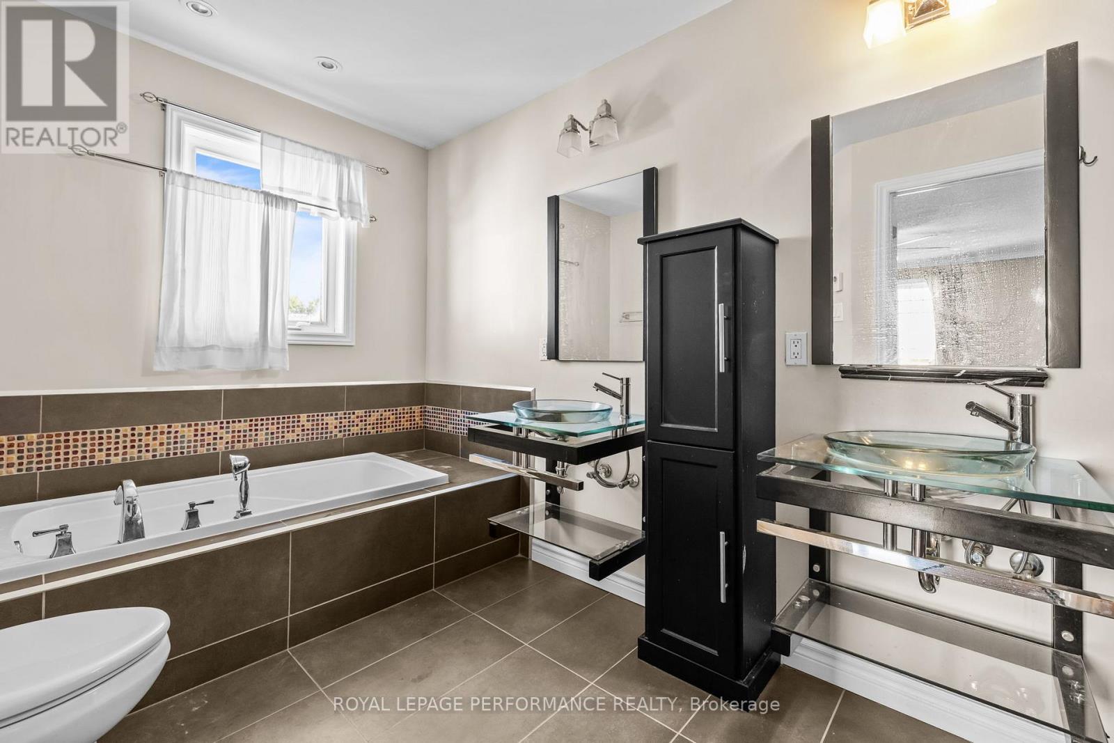 54 LAPOINTE BOULEVARD - 29