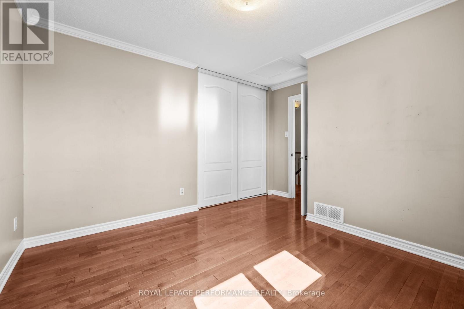 54 LAPOINTE BOULEVARD - 32