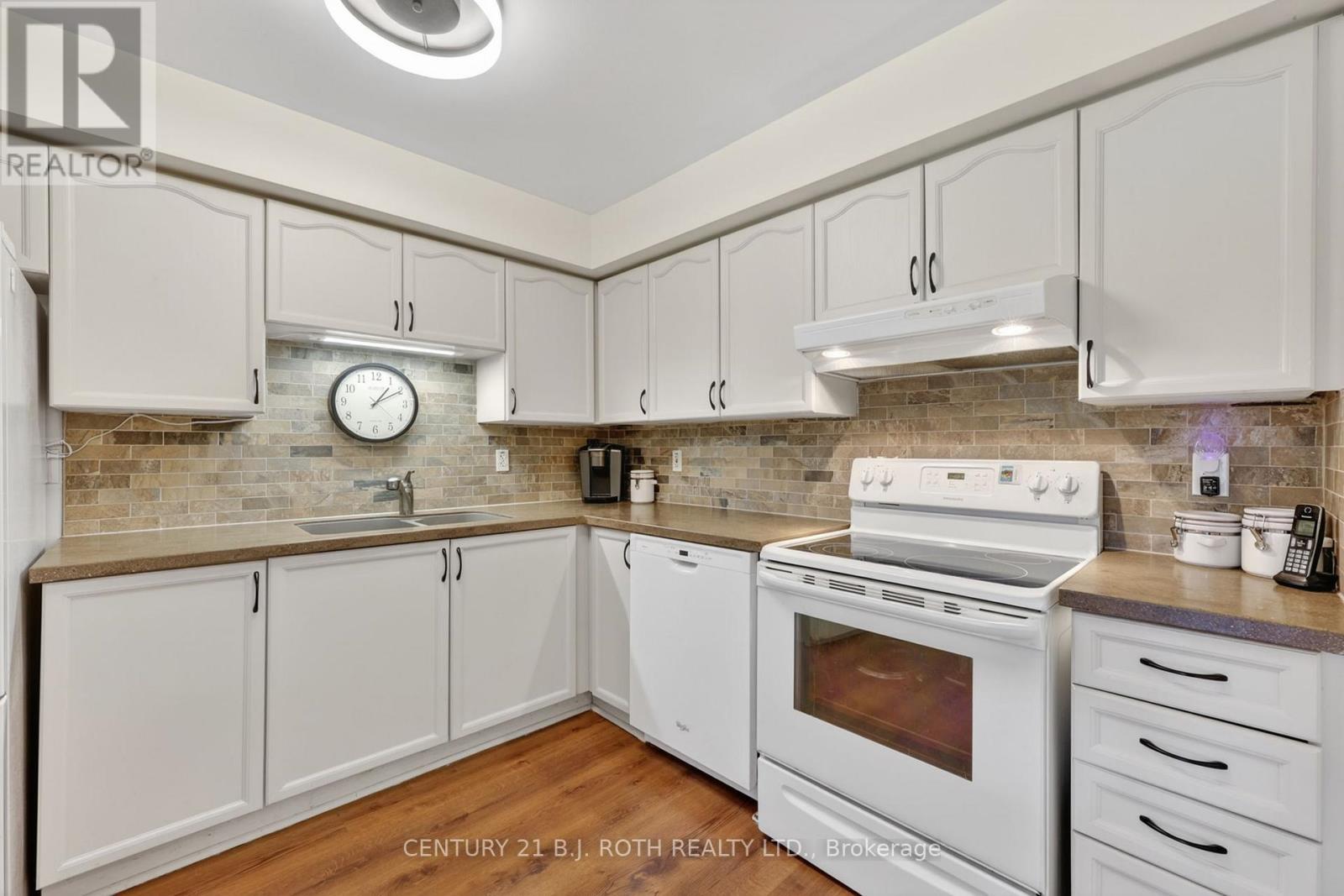 #116 49 JACOBS TERRACE - 11