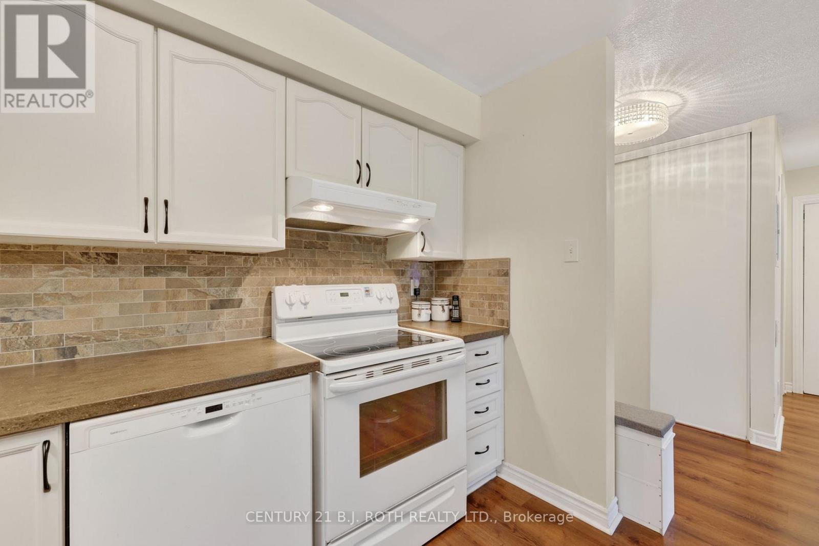 #116 49 JACOBS TERRACE - 12